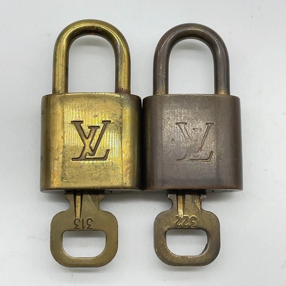 Authentic LOUIS VUITTON Padlock & Key Matchings Sets Gold 20pcs - Picture 7 of 11